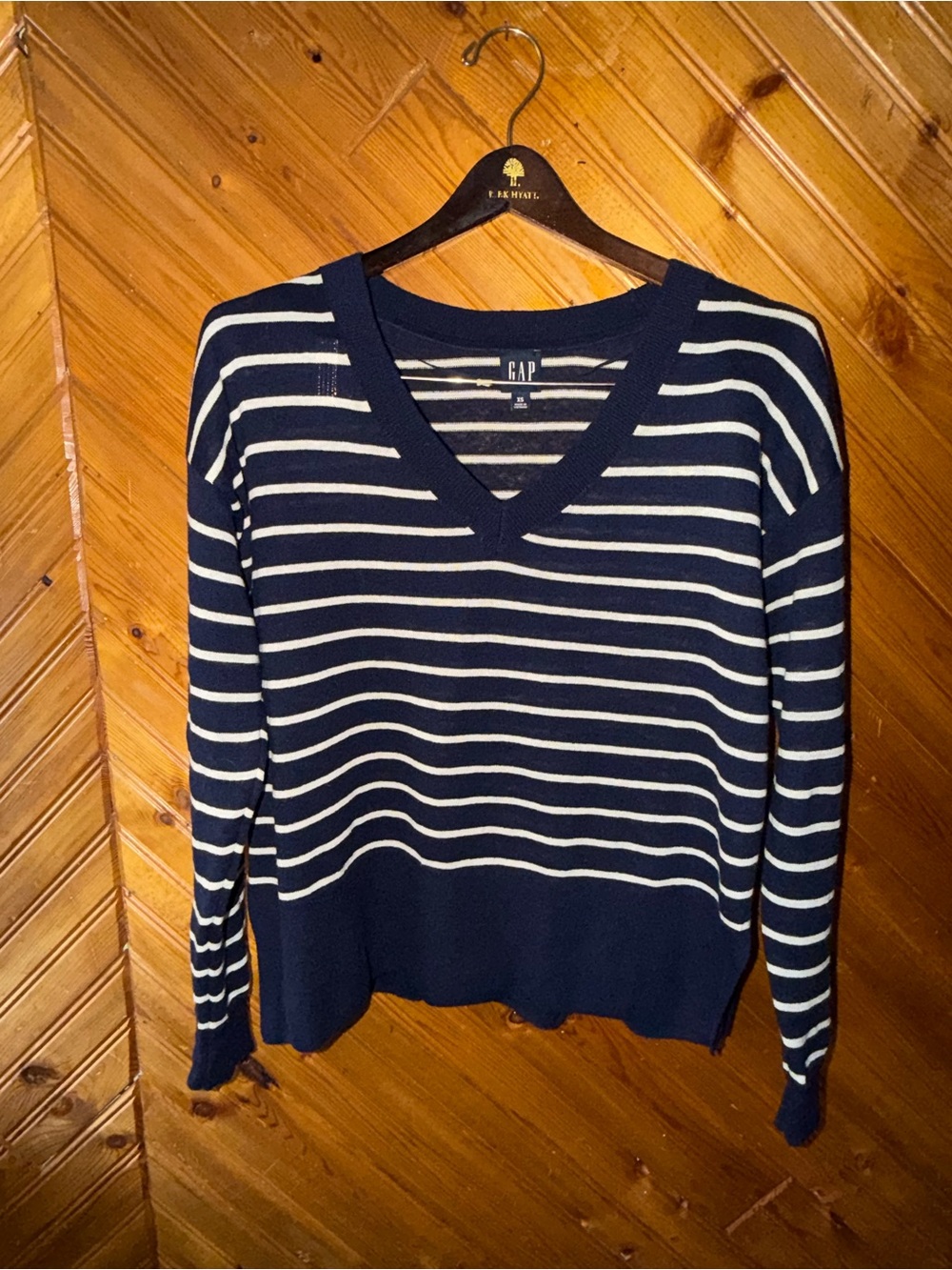 Gap Women’s Navy and White Striped V-Neck Sweater linen blend XS